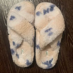AERIE: Sherpa Slippers